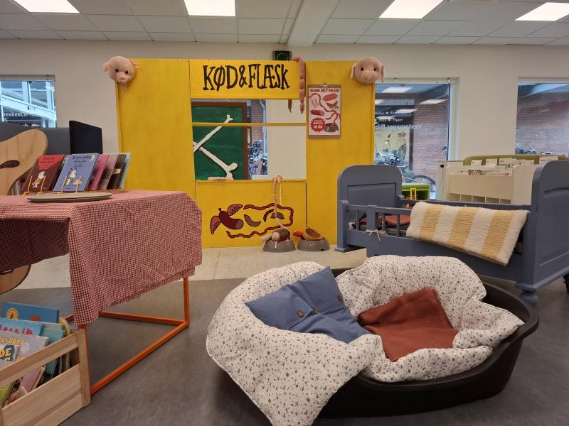 Udstilling med Hunden Ib på Vestamager Bibliotek - udstillingen kan opleves på Tårnby Hovedbibliotek i januar.